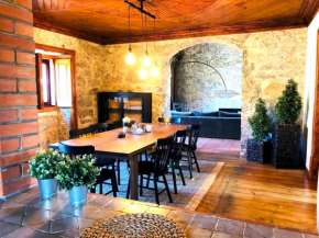 Charming House with Private Pool in Porto de Mós